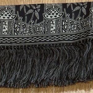 100% SILK BLACK/CREAM PAISLEY PRINT LARGE SCARF - Unisex